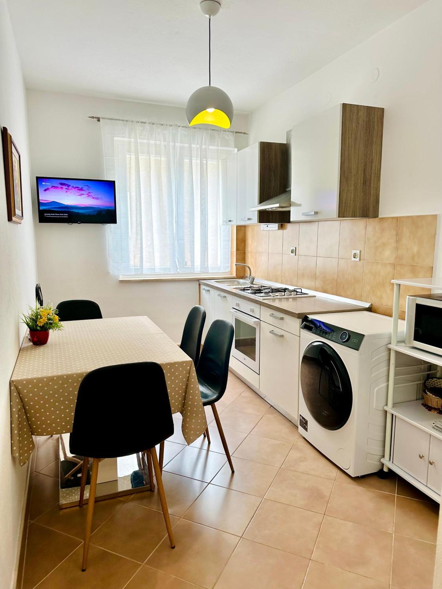 Spacious Family Apartment Near The Beach Makarska Buitenkant foto